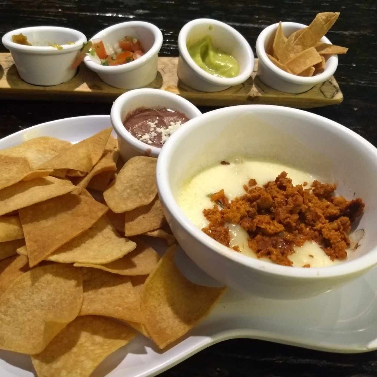 Queso fundido con "POCO" chorizo