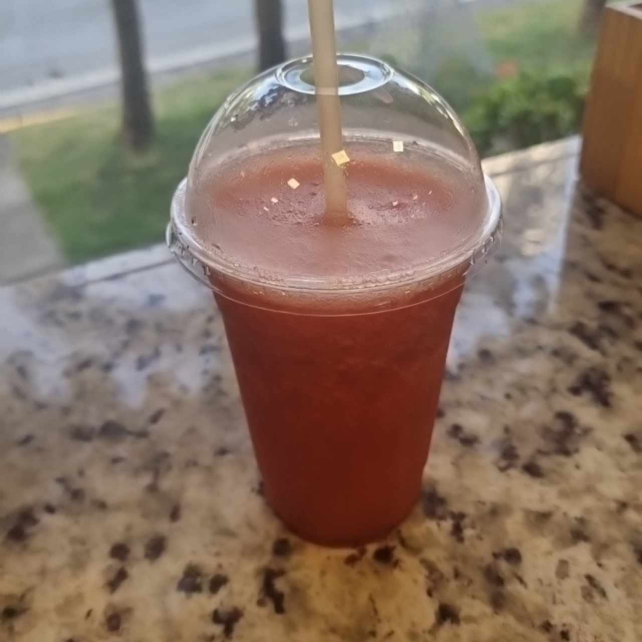 licuado de fresa en agua