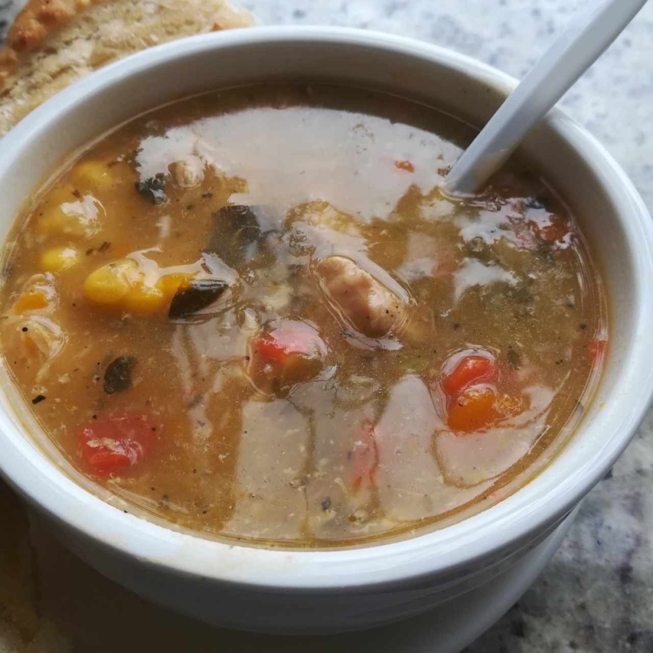 sopa de pollo y vegetales