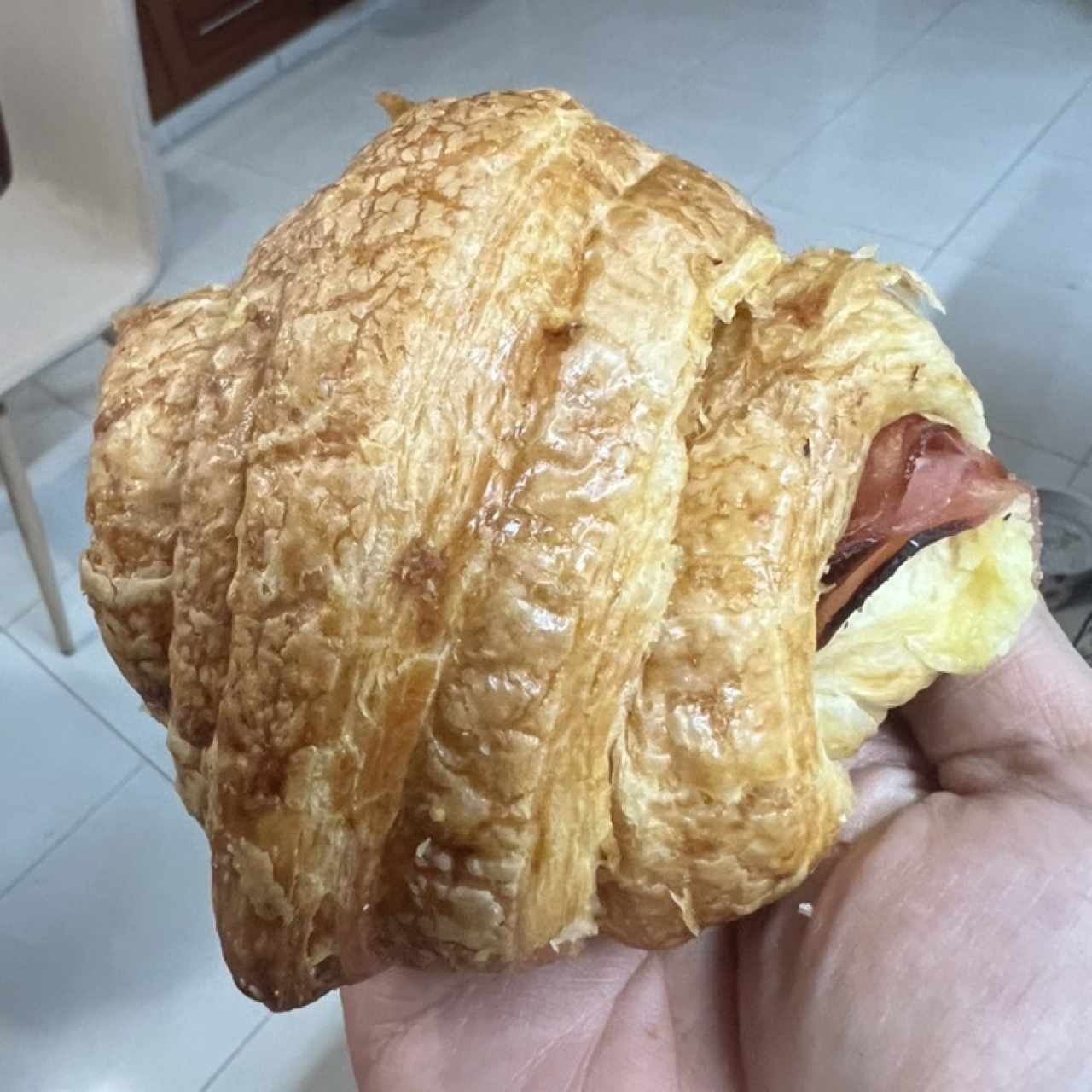 Croissant de jamón y queso