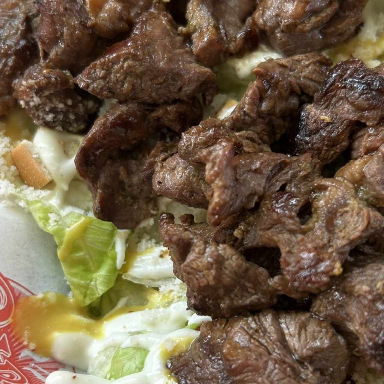 Carne y ensalada