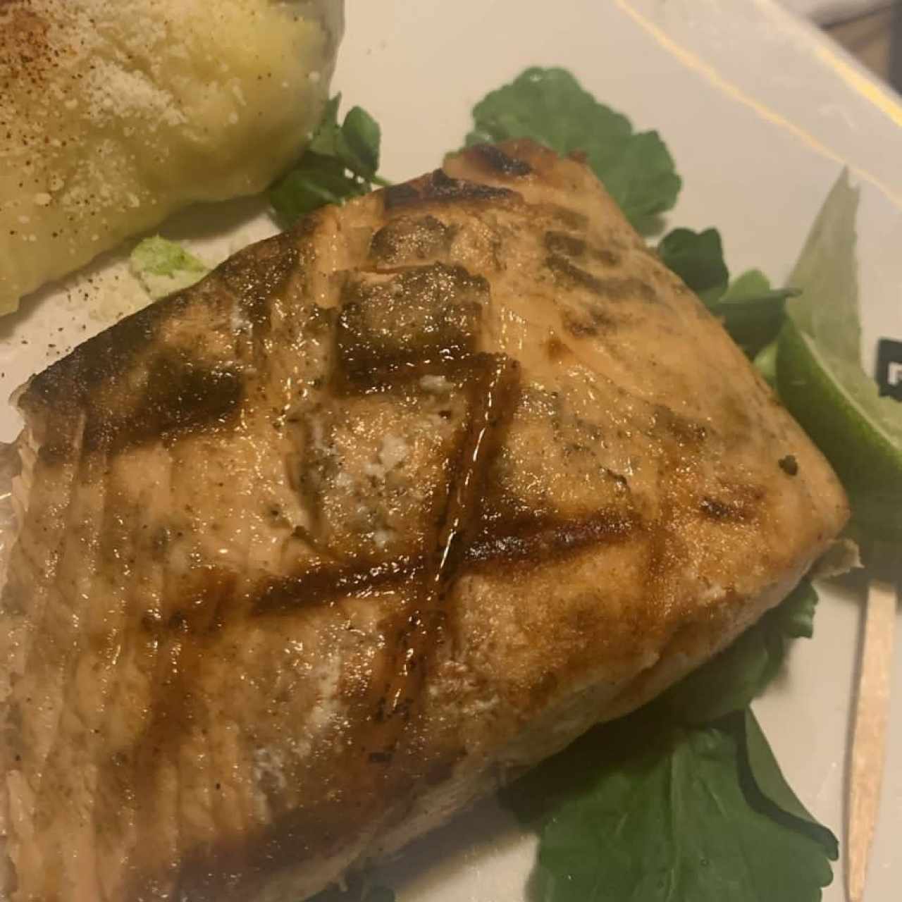 SALMÓN AL GRILL