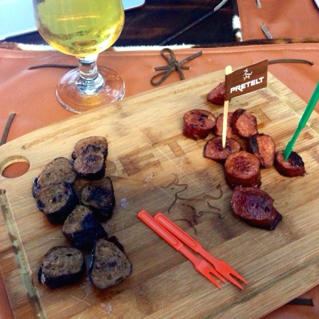 Chorizos de pato y de venado