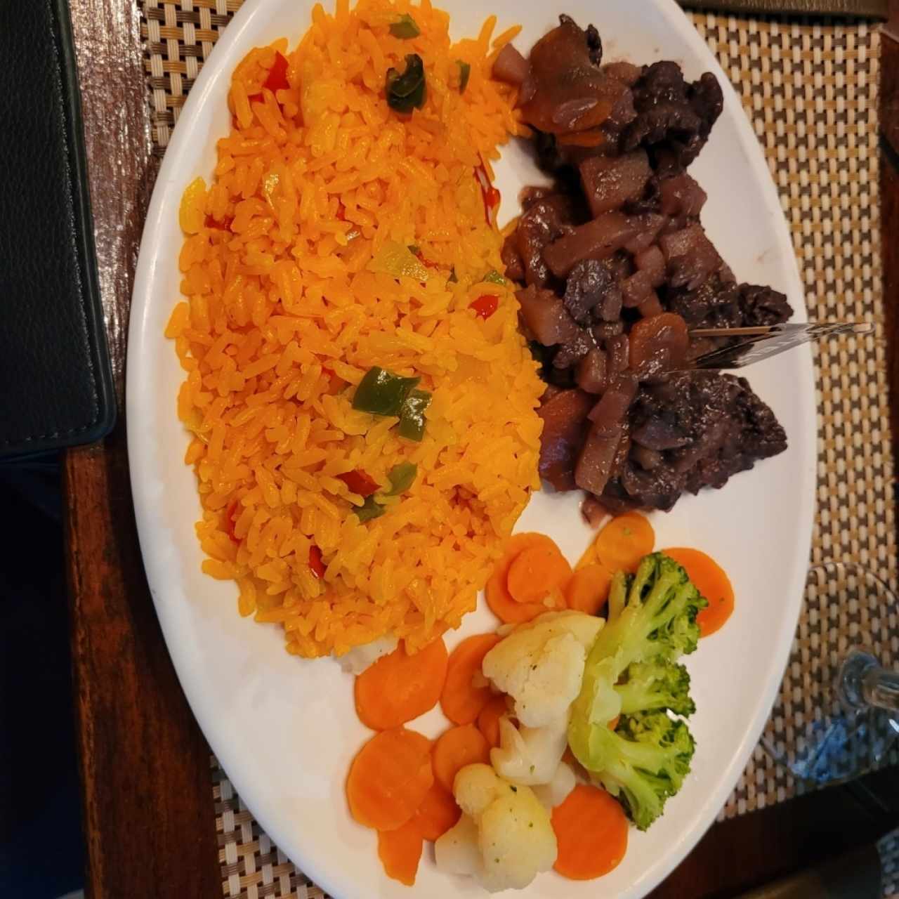 estofado con arroz y vegetales