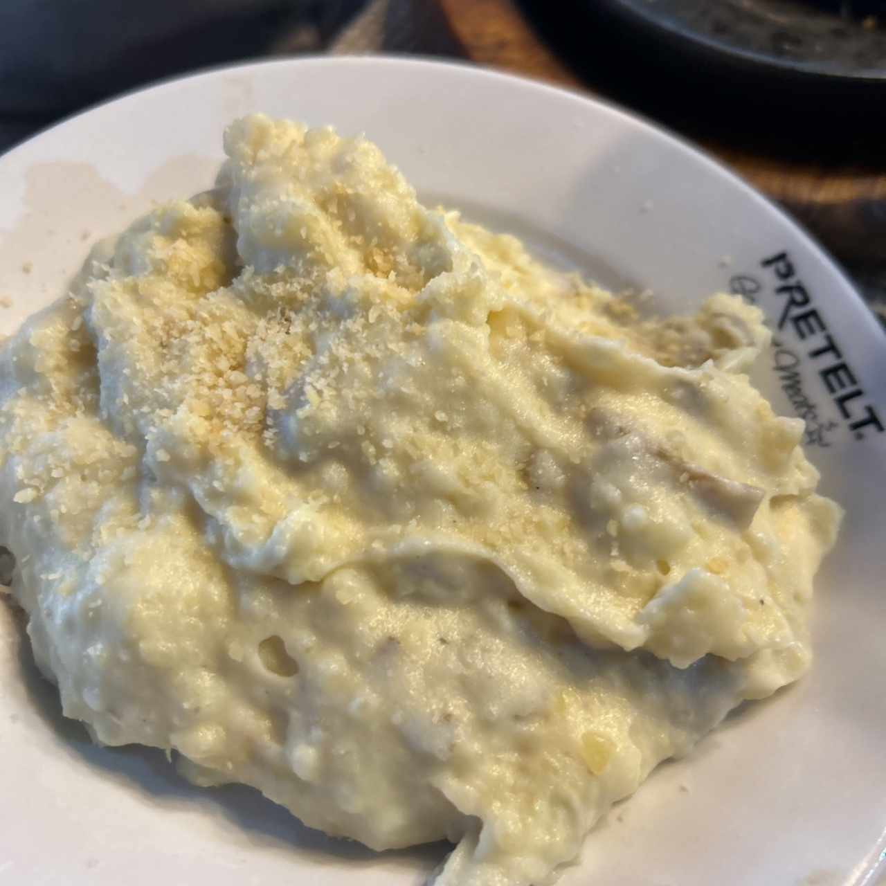 ARROZ PILAF , PAPAS FRITAS, PAPAS WEDGE , PURÉ RUSTICO,YUQUITAS,AROS DE CEBOLLA, VEGETALES AL VAPOR , MAC Y CHEESE.