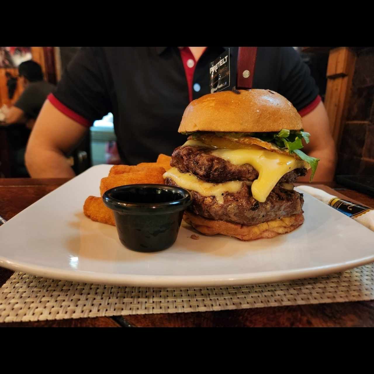 HAMBURGUESAS - TITOS REX BURGUER