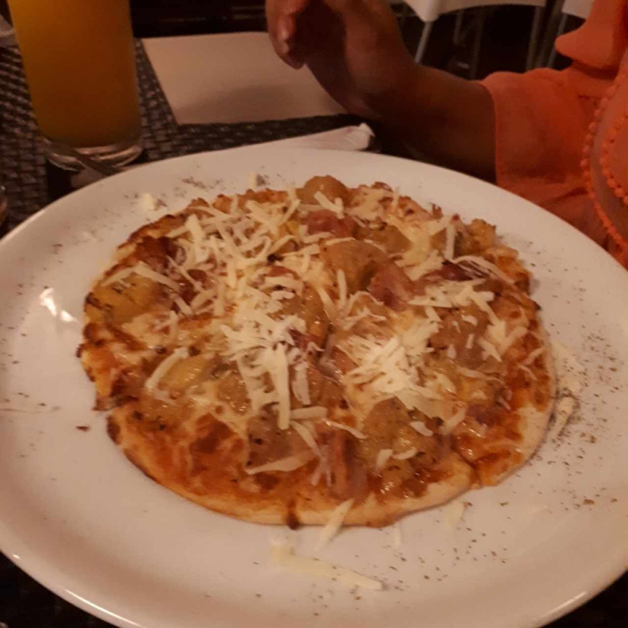 Pizza con platano en tentación, me sorprendio en positivo esta combinación ,buena