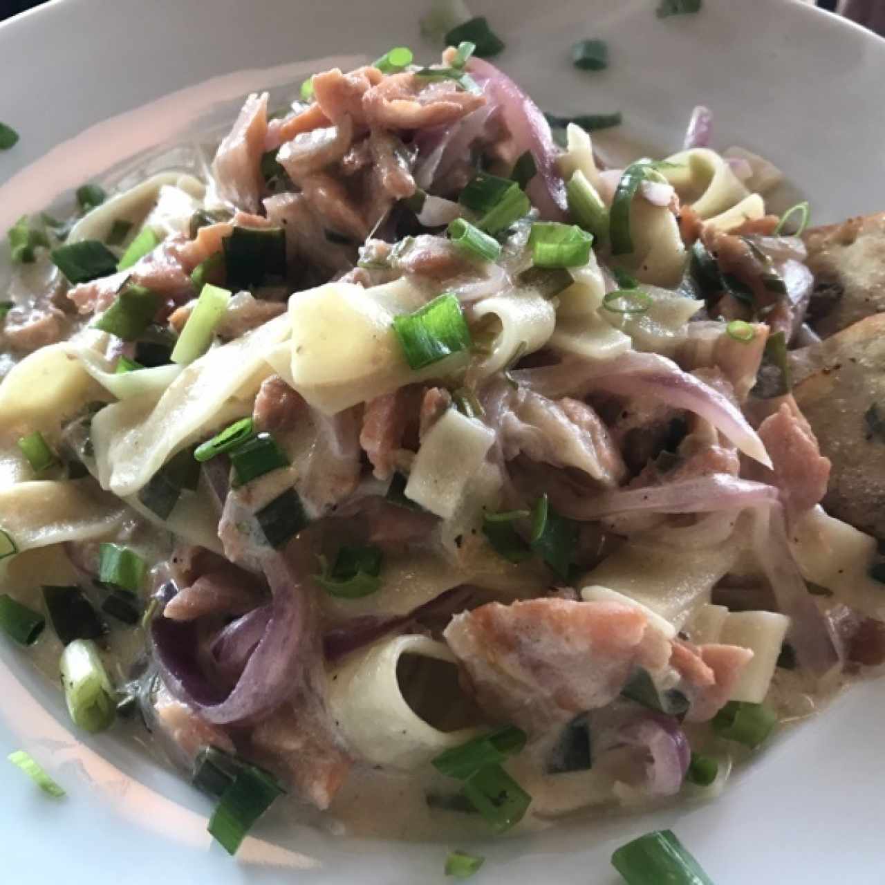 Spaguetti en salsa de salmón ahumado