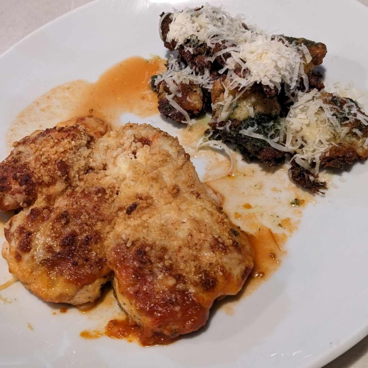 Pollo gratinado con gnocchis de coliflor y espinaca (Plato Keto)