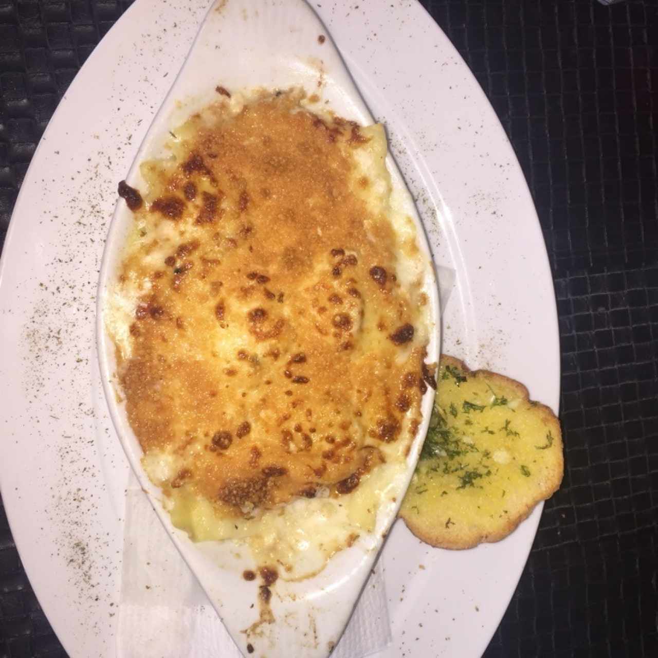 combo de lasagna de pollo com pan de ajo y coca cola 