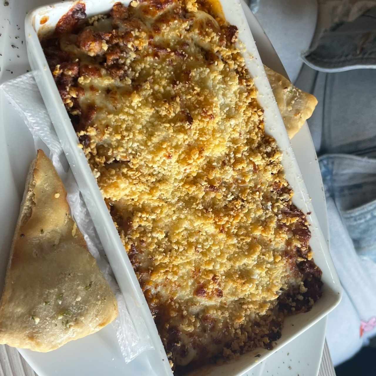 Lasagna de carne en salasa roja 