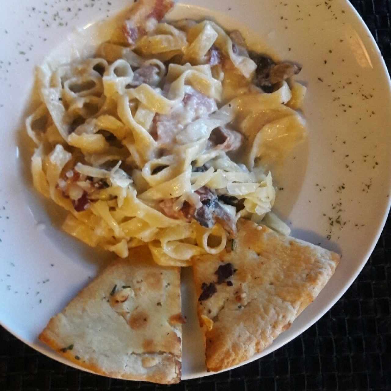 Pasta Alfredo con bacon