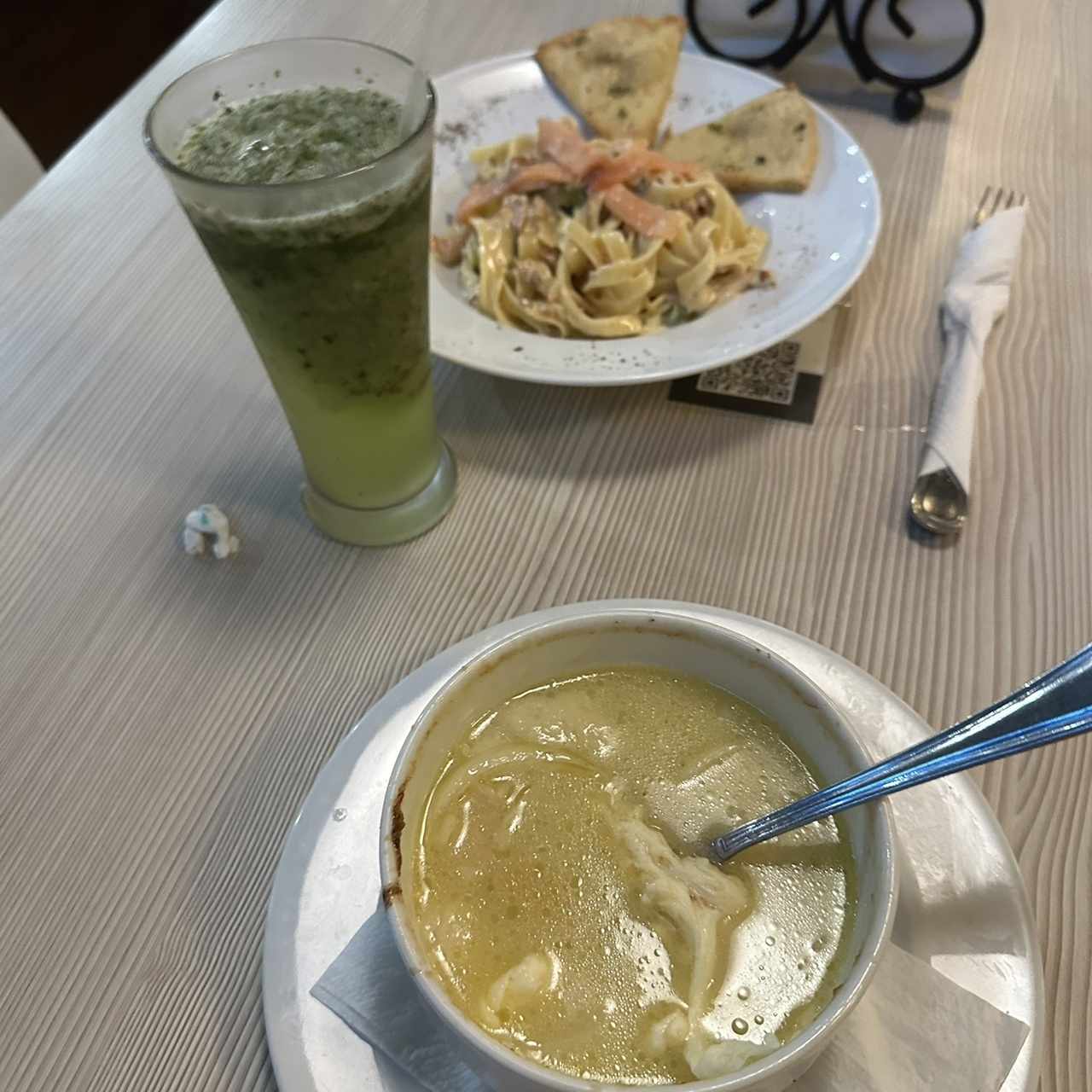 Sopa de cebolla y pasta de salmon 