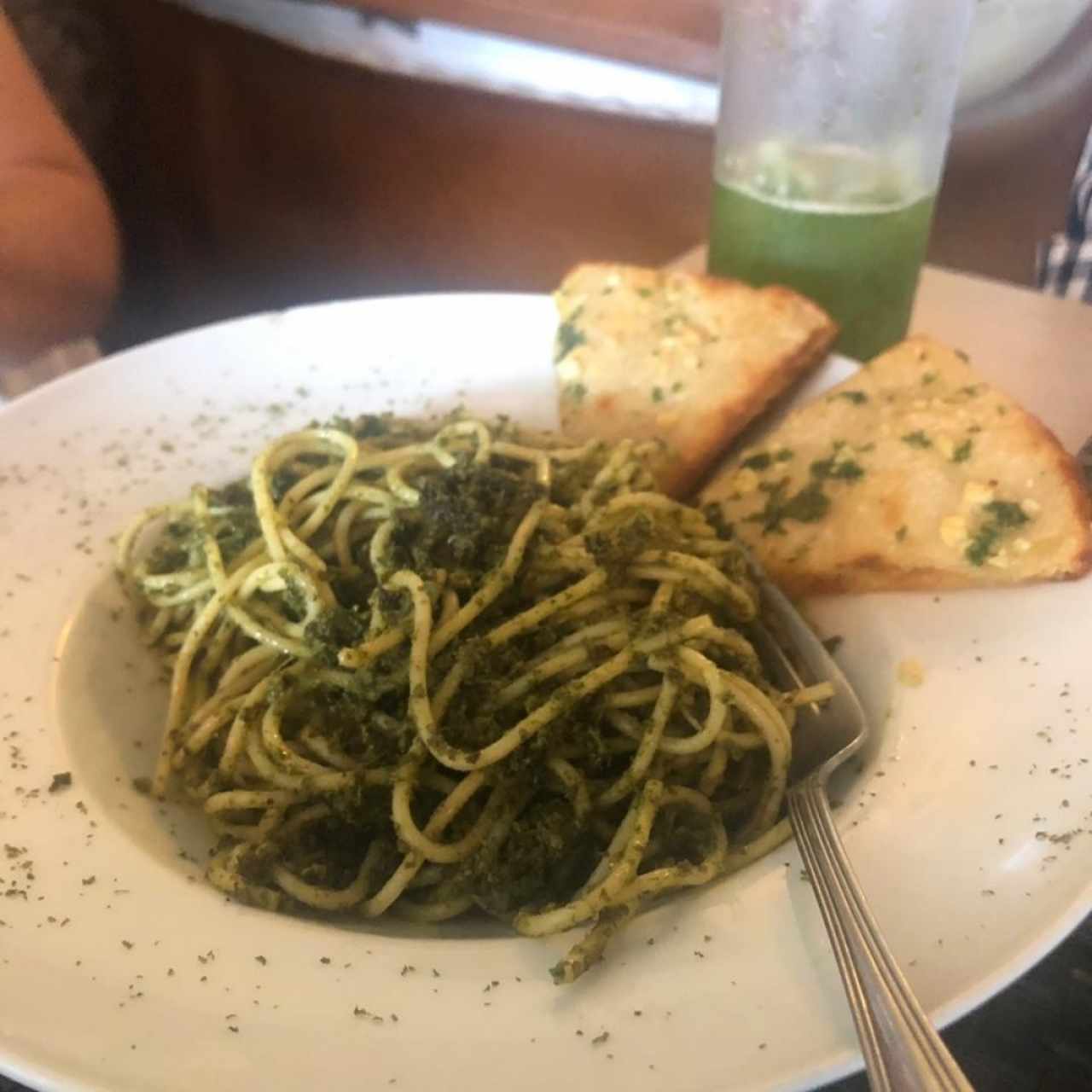 Pasta con pesto de albahaca