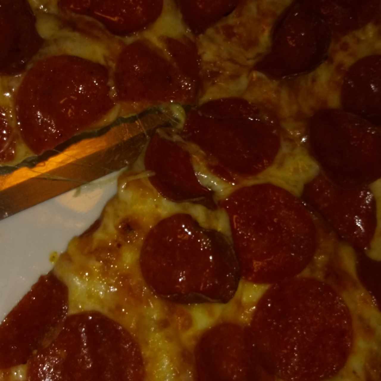 Pizza tradicional - Lost pepperoni