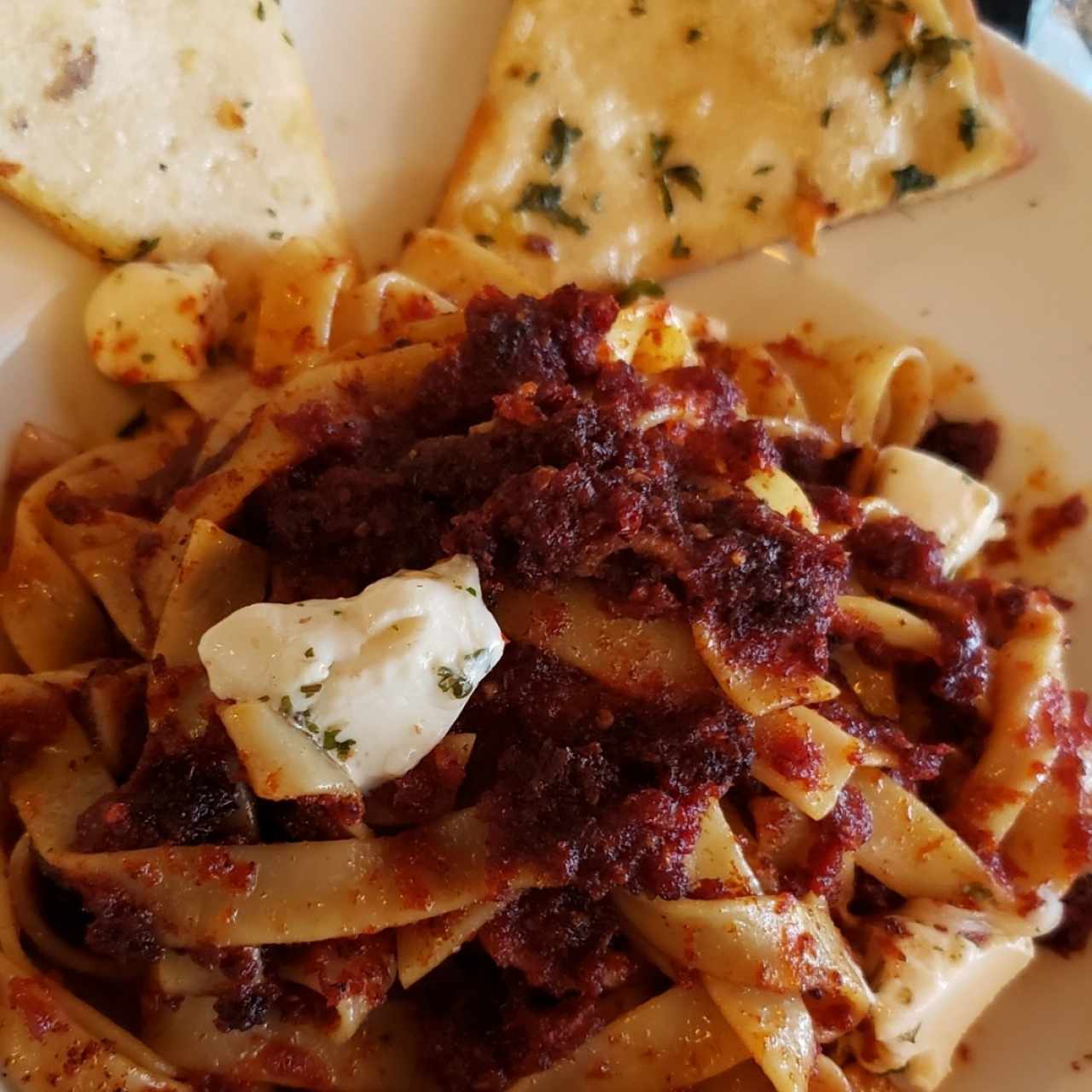 Pesto de tomates secos y queso de búfala