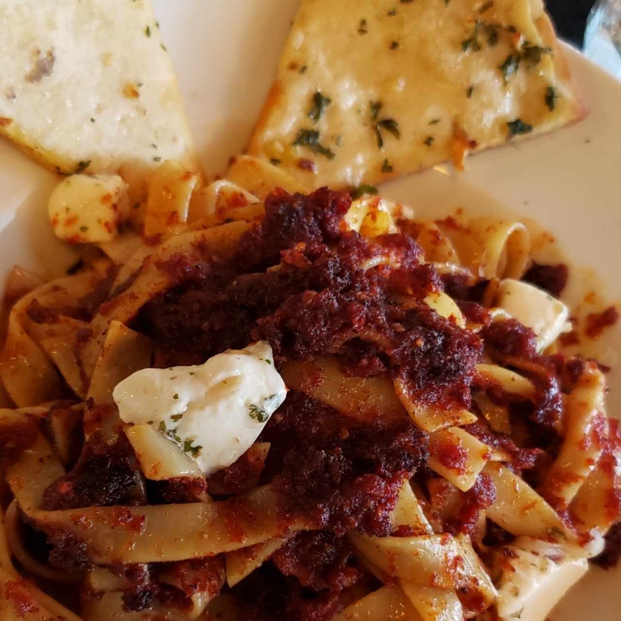 Pesto de tomates secos y queso de búfala