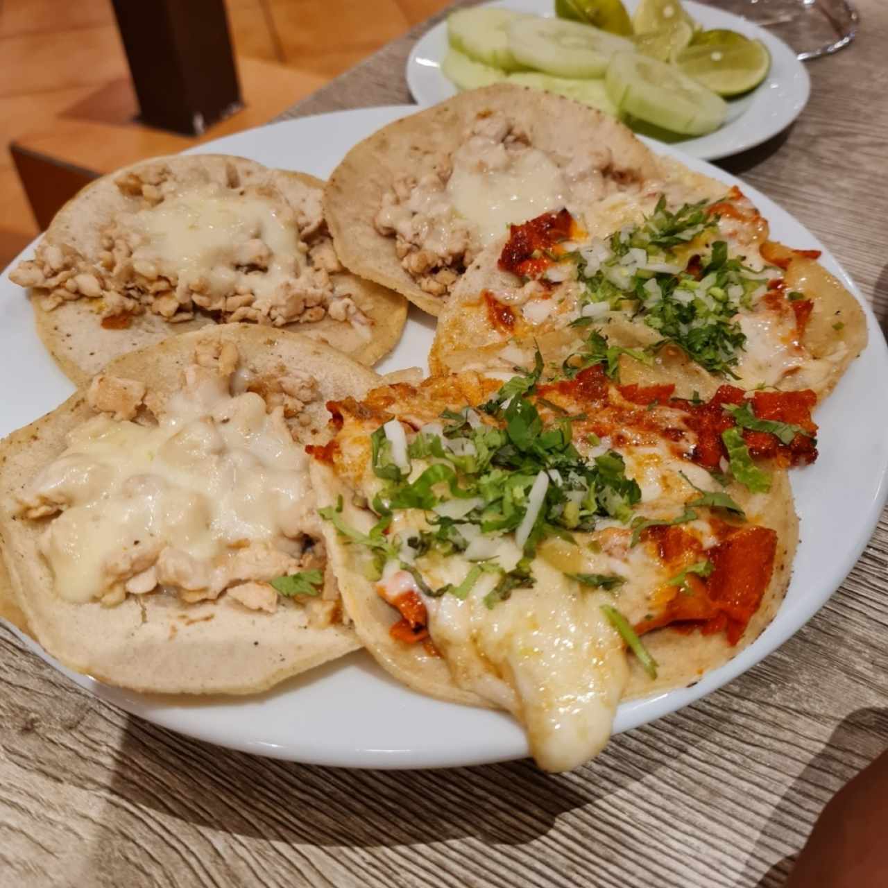 Tacos de pollo y al pastor