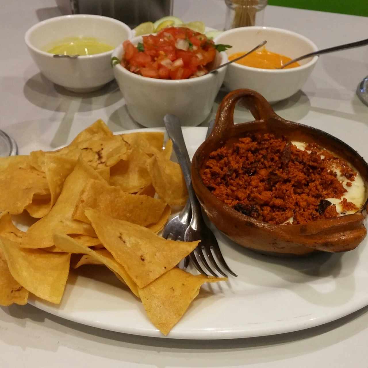 Queso con Chorizo