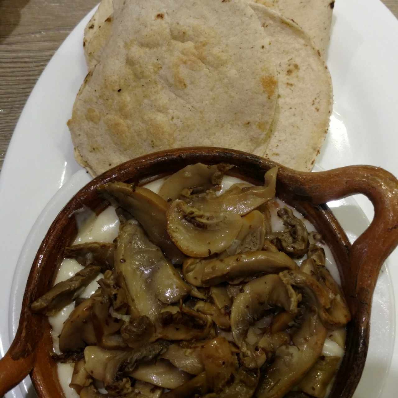 Queso fundido con Champiñones