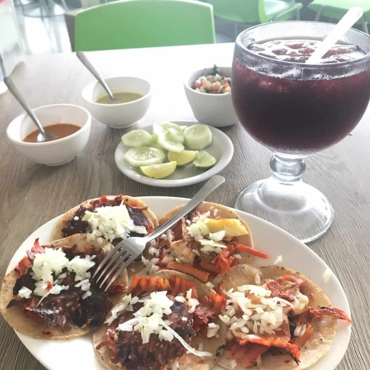 orden de tacos al pastor + agua de jamaica