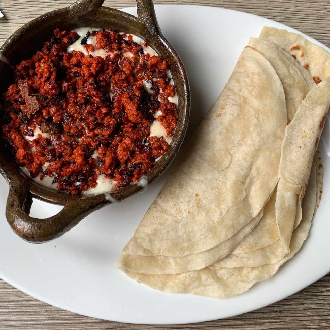 Queso Fundido con Chorizo