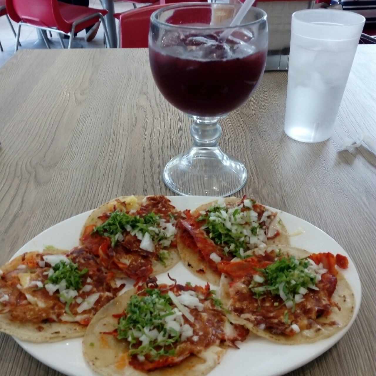 Tacos al Pastor y Agua de Jamaica (saril)