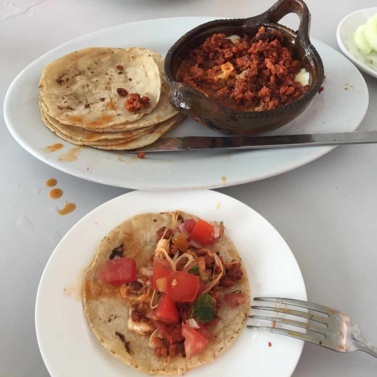 queso fundido con chorizo