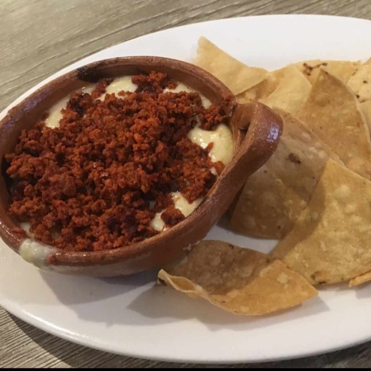 Queso Fundido con Chorizo