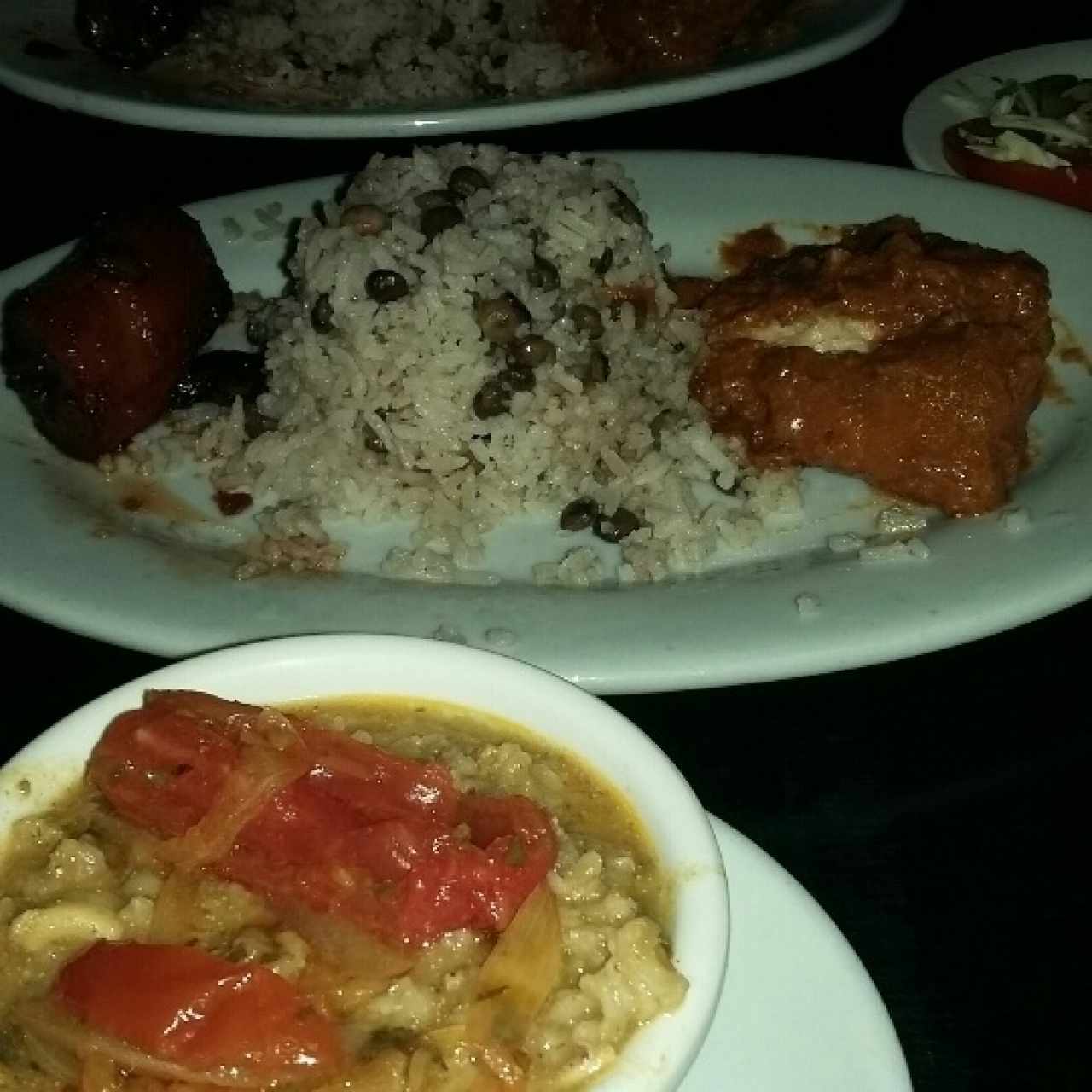 guacho, arroz con guandu, pescado en salsa de coco, plátano 