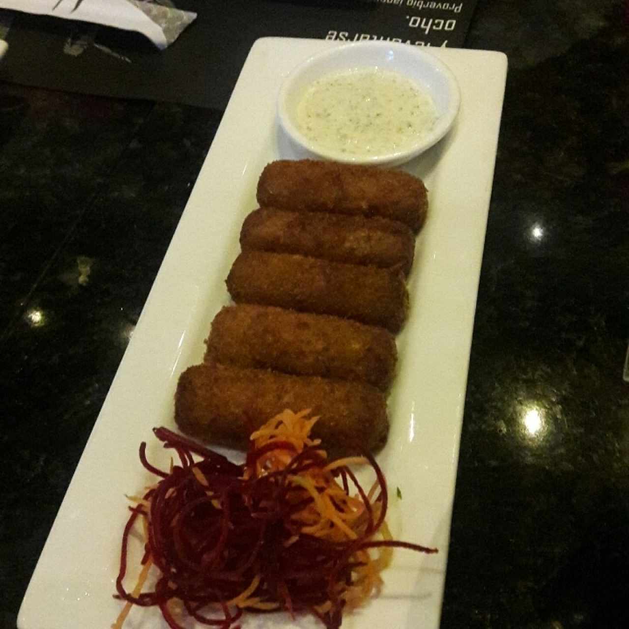 Entradas Calientes - Croqueta de Salmón