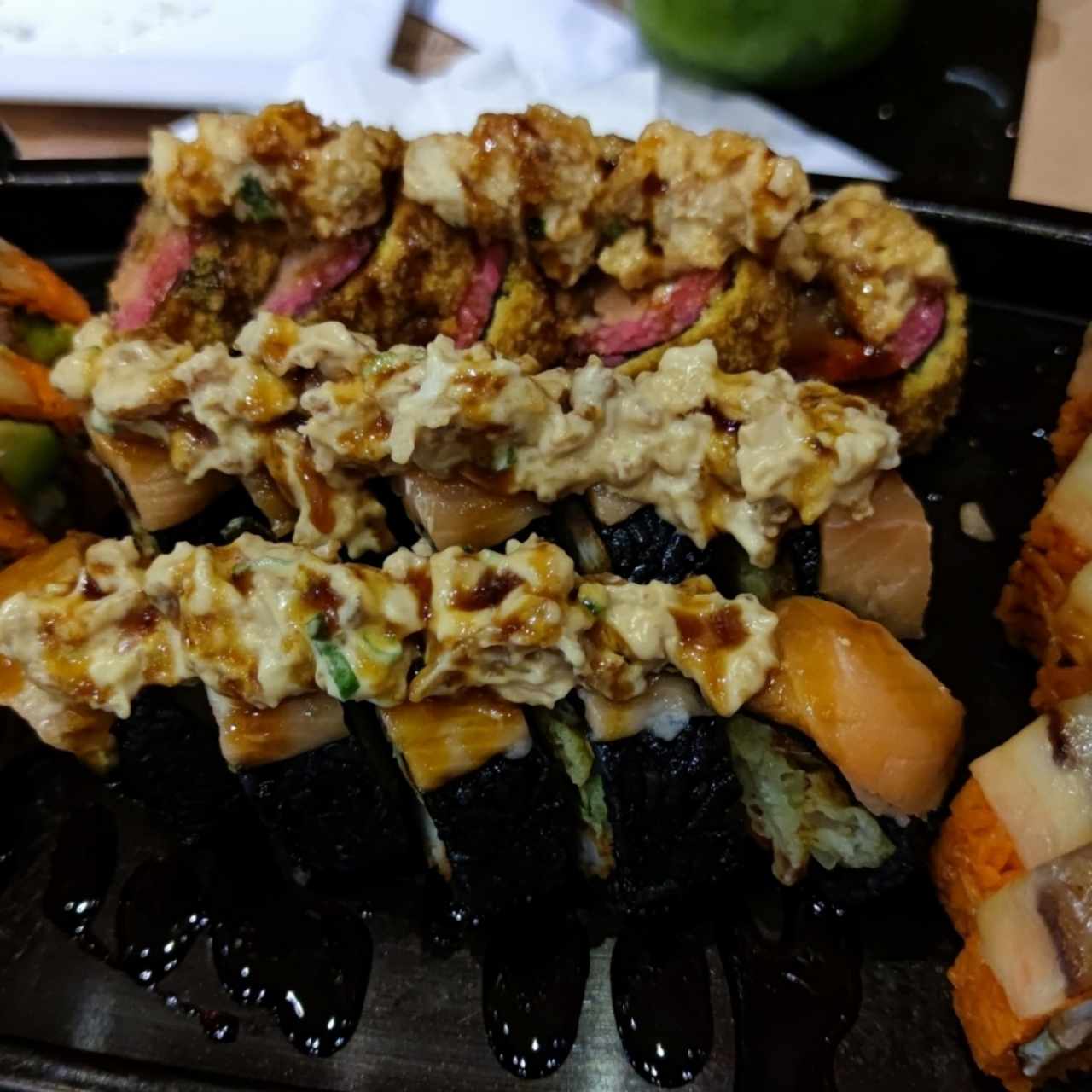 barco de sushis variados