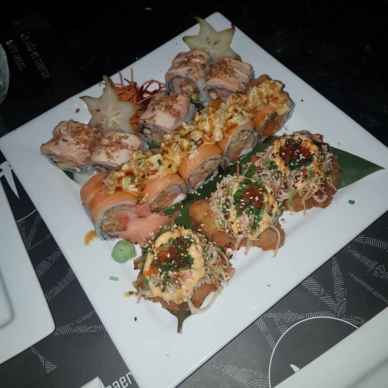 Entradas Calientes - Ebi bomb , tsugoi roll, tokio roll