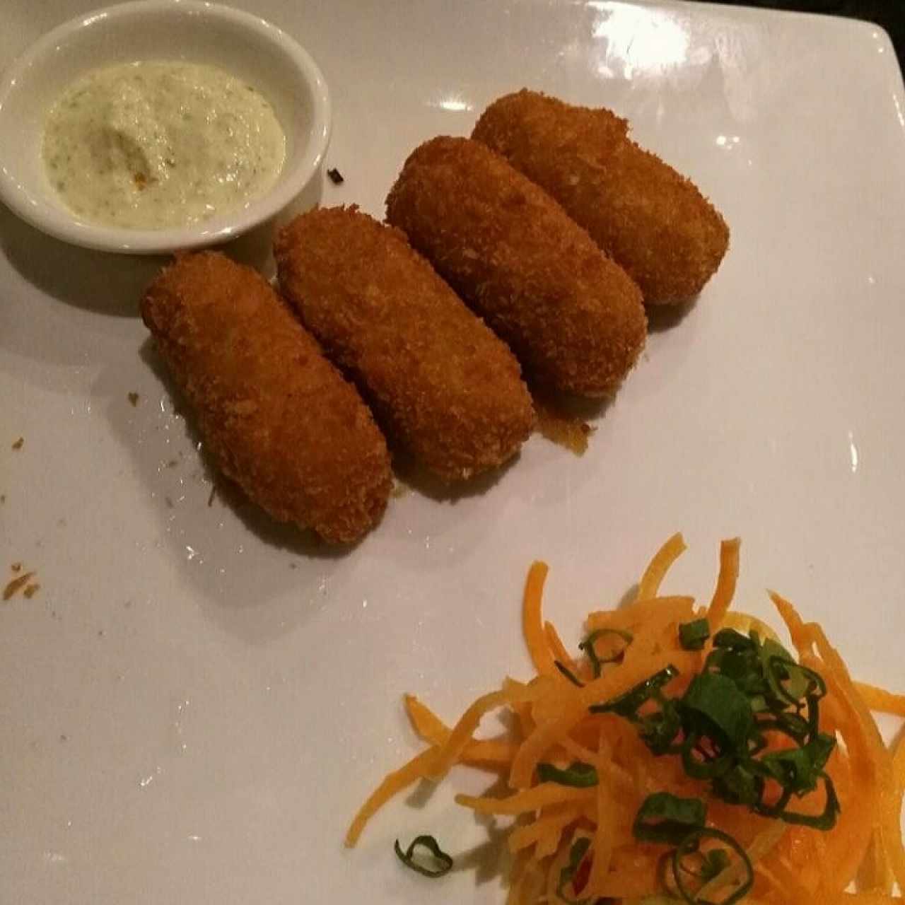 Entradas Calientes - Croqueta de Salmón