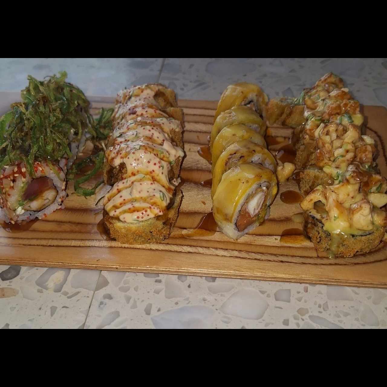 varios sushis