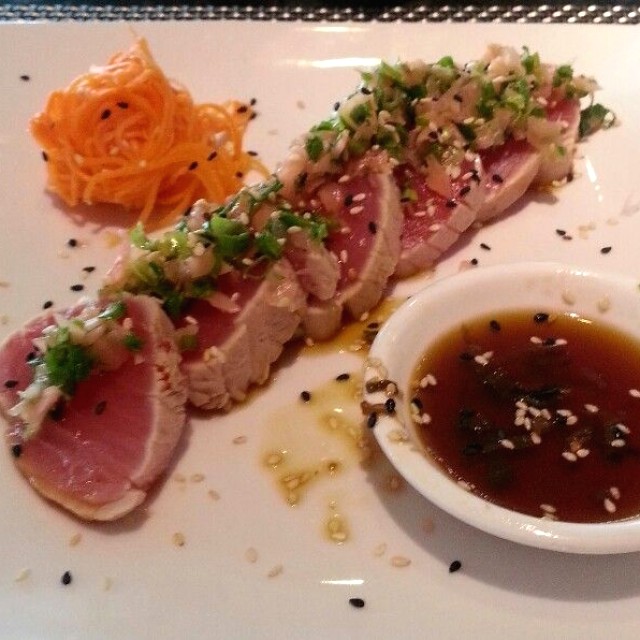 Entradas Frías - Tuna Tataki