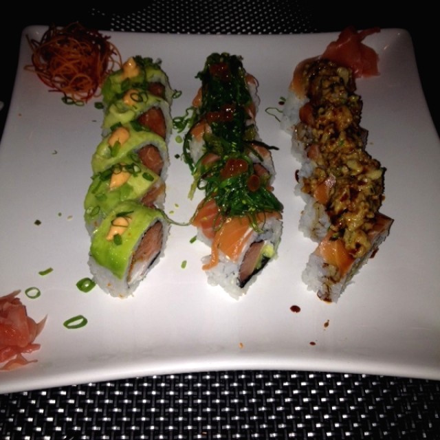 De izq-der: Dragon, Philadelphia Especial y Taugoi Rolls