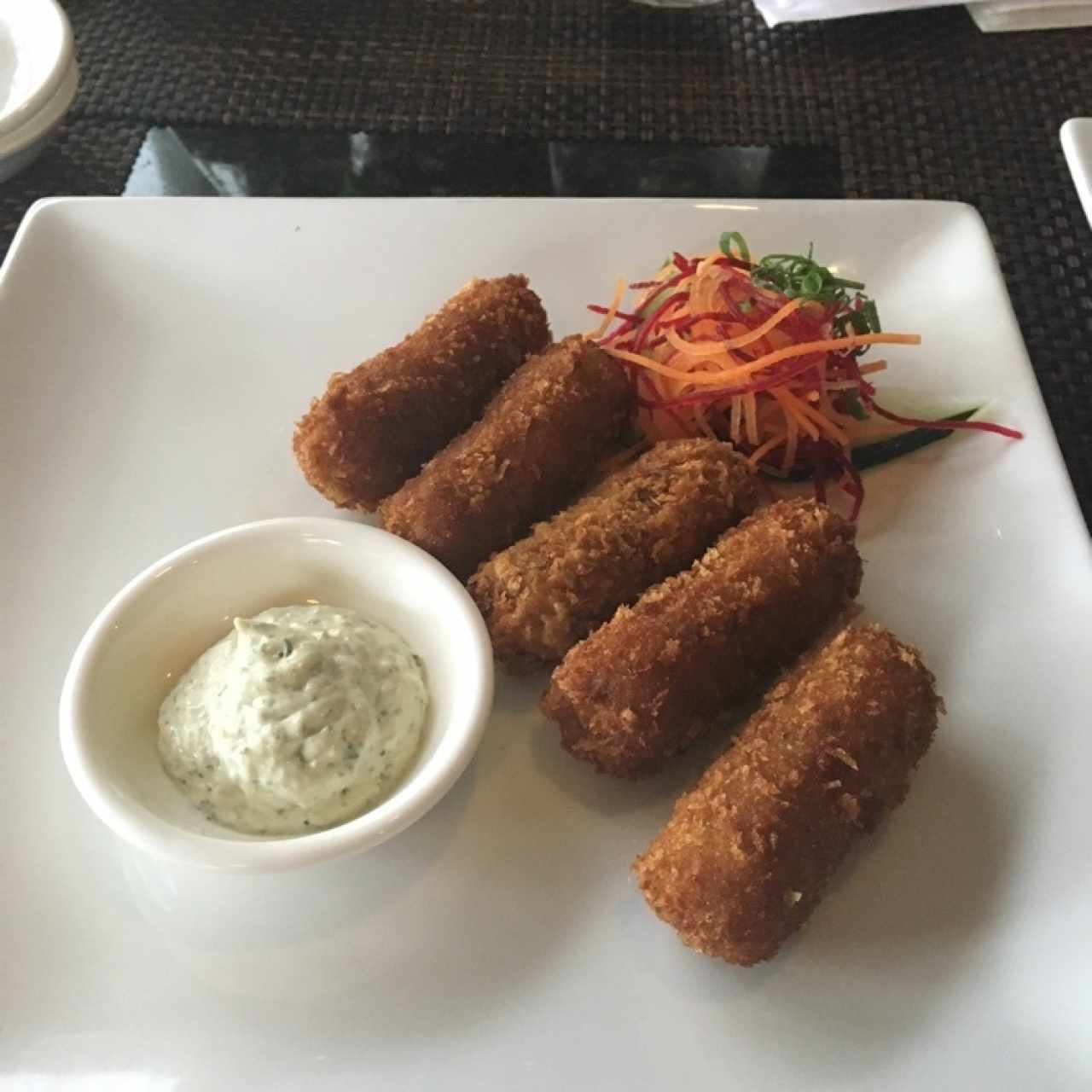 Entradas Calientes - Croqueta de Salmón