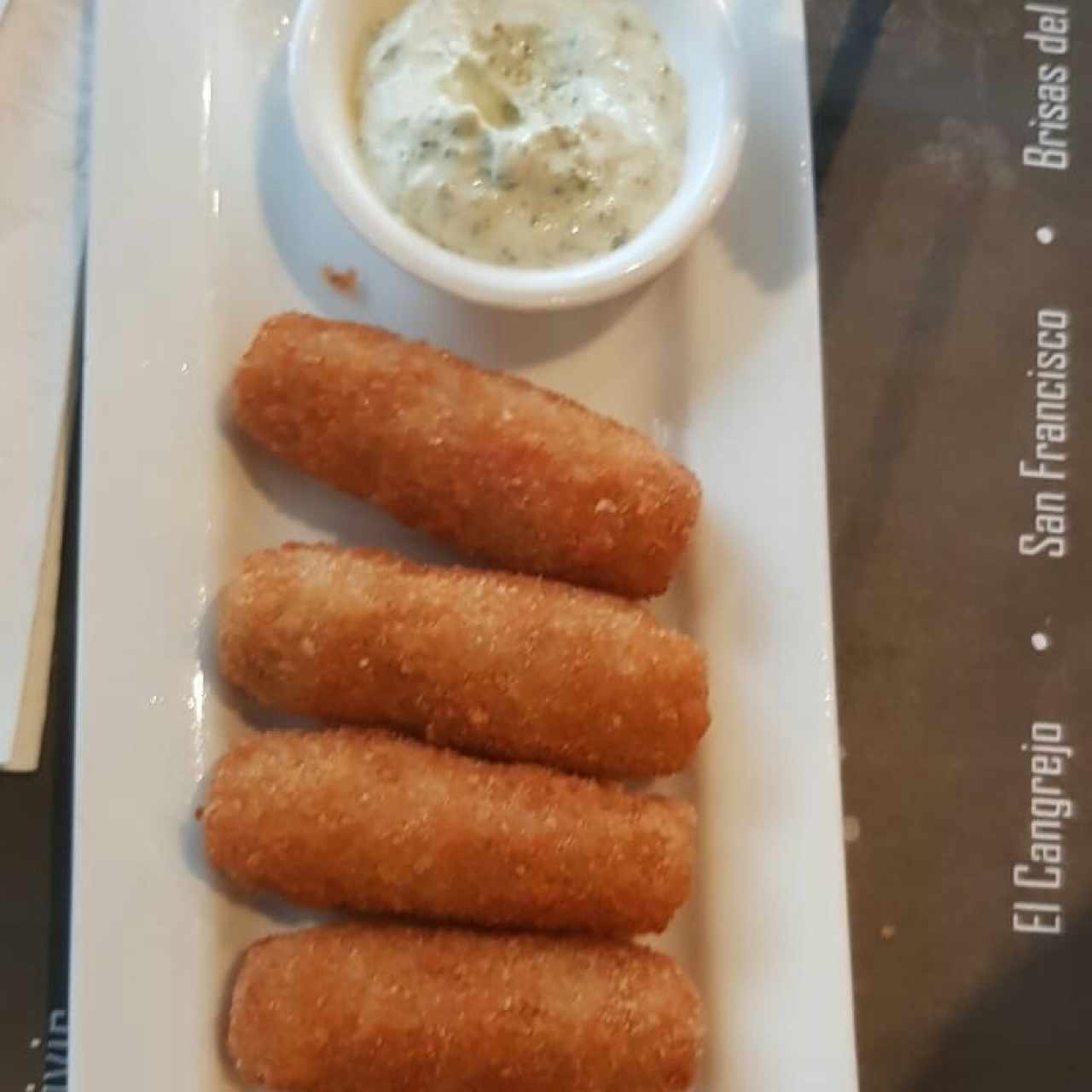 Entradas Calientes - Croqueta de Salmón