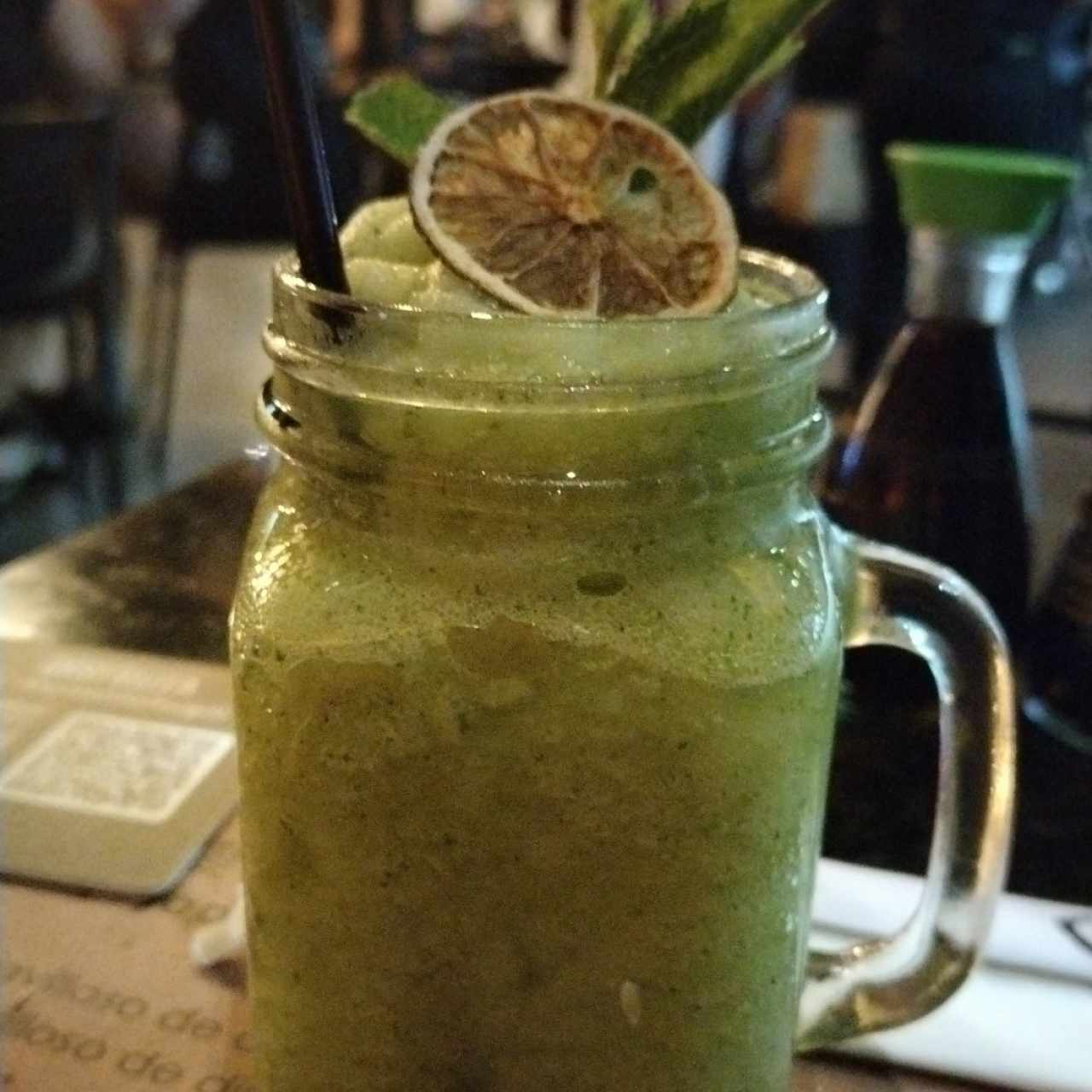 Limonada frappé con hierba buena. 