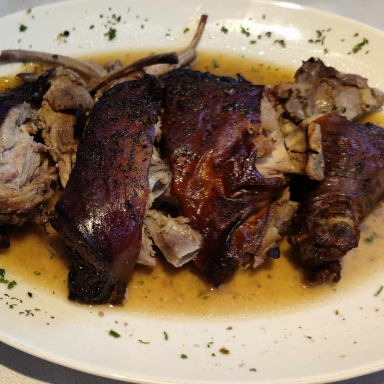 cochinillo asado en leña