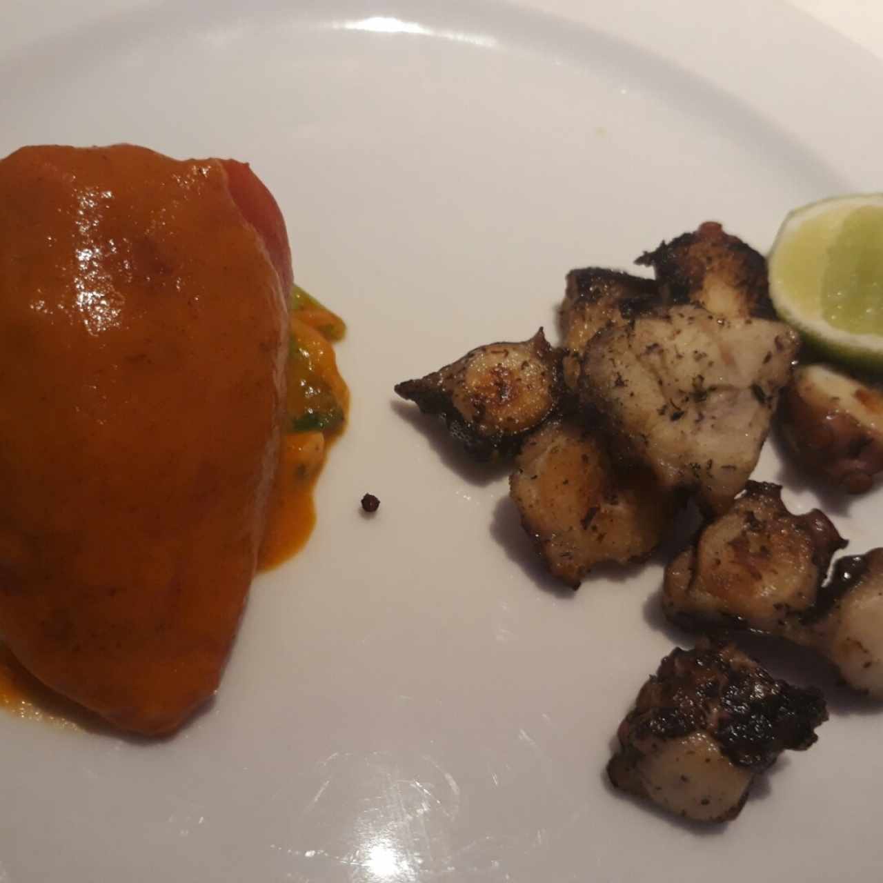 Piquillo relleno de Bacalao y Pulpo a la Plancha (porción de...)