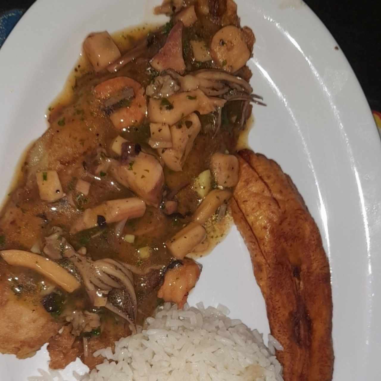 Filete de Pescado en Salsa de Mariscos