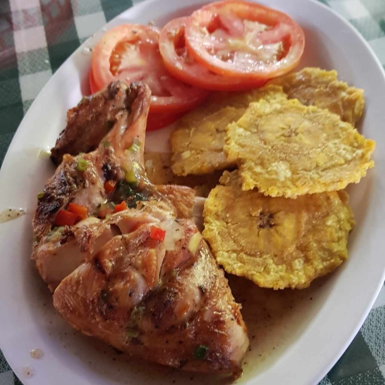 pollo y patacon