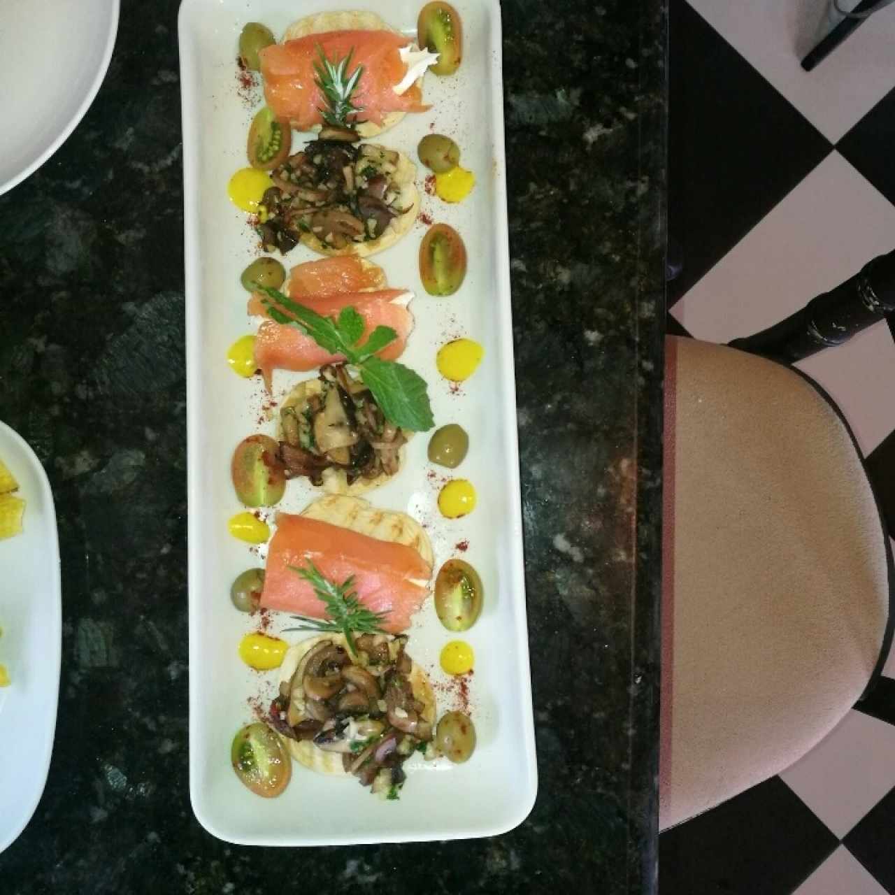 montadito de salmon y de champoñones