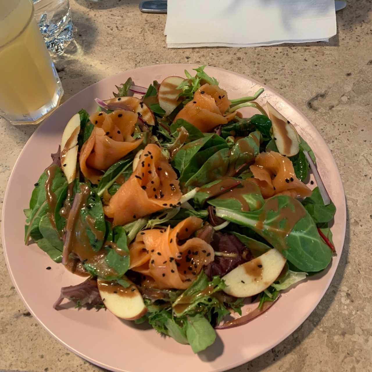 Ensalada con salmón ahumado