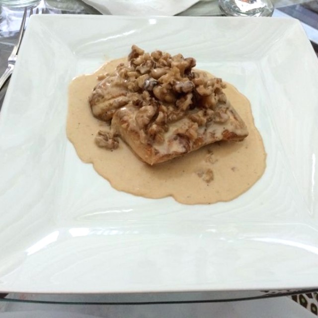 Corvina (pesca del día) con salsa de nueces