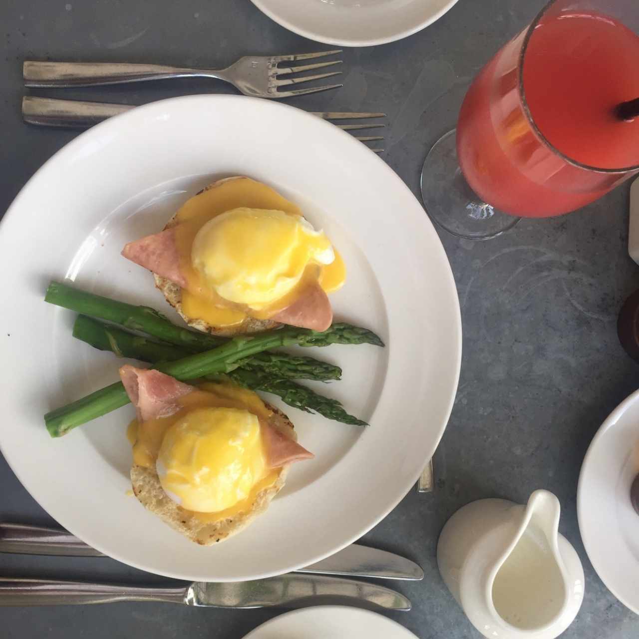 Huevos Benedictos con Jamón