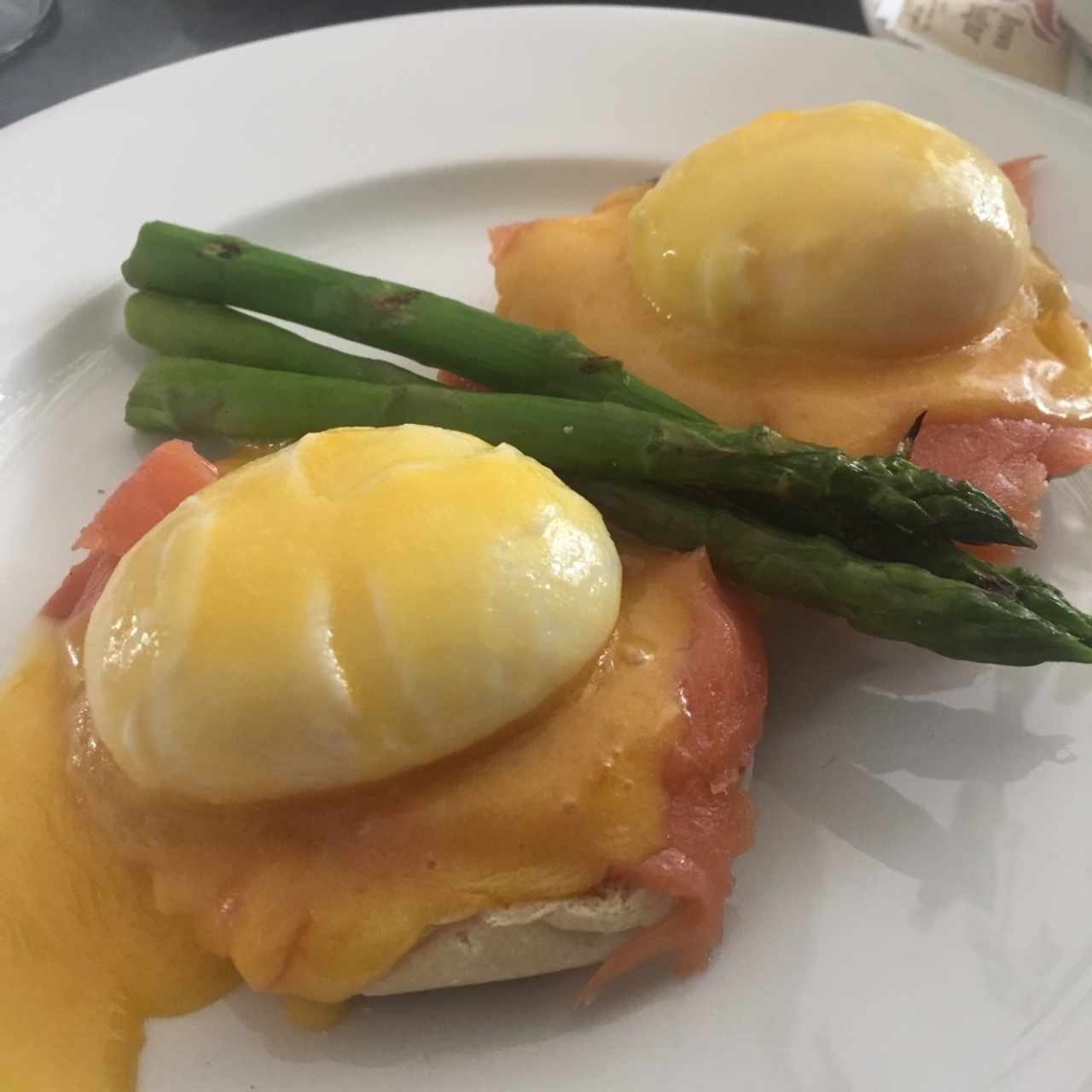 Huevos Benedictos con Salmón