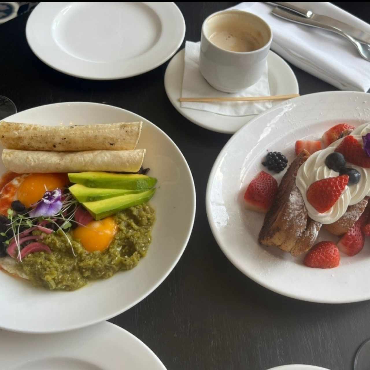 DESAYUNO - TOSTADA DULCE + Huevos Divirciados (Especial del mes)